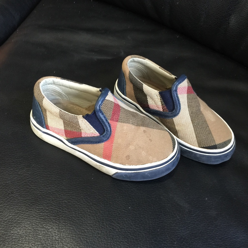 Preowned authentic Burberry boys shoes